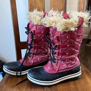 Sorel Joan of attic fur trimmed waterproof red boots EUC